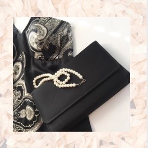 Black Clutch/ Crossbody Purse